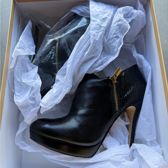 Michael Kors Women’s York Bootie – Black, Size 7M - Picture 1 of 3